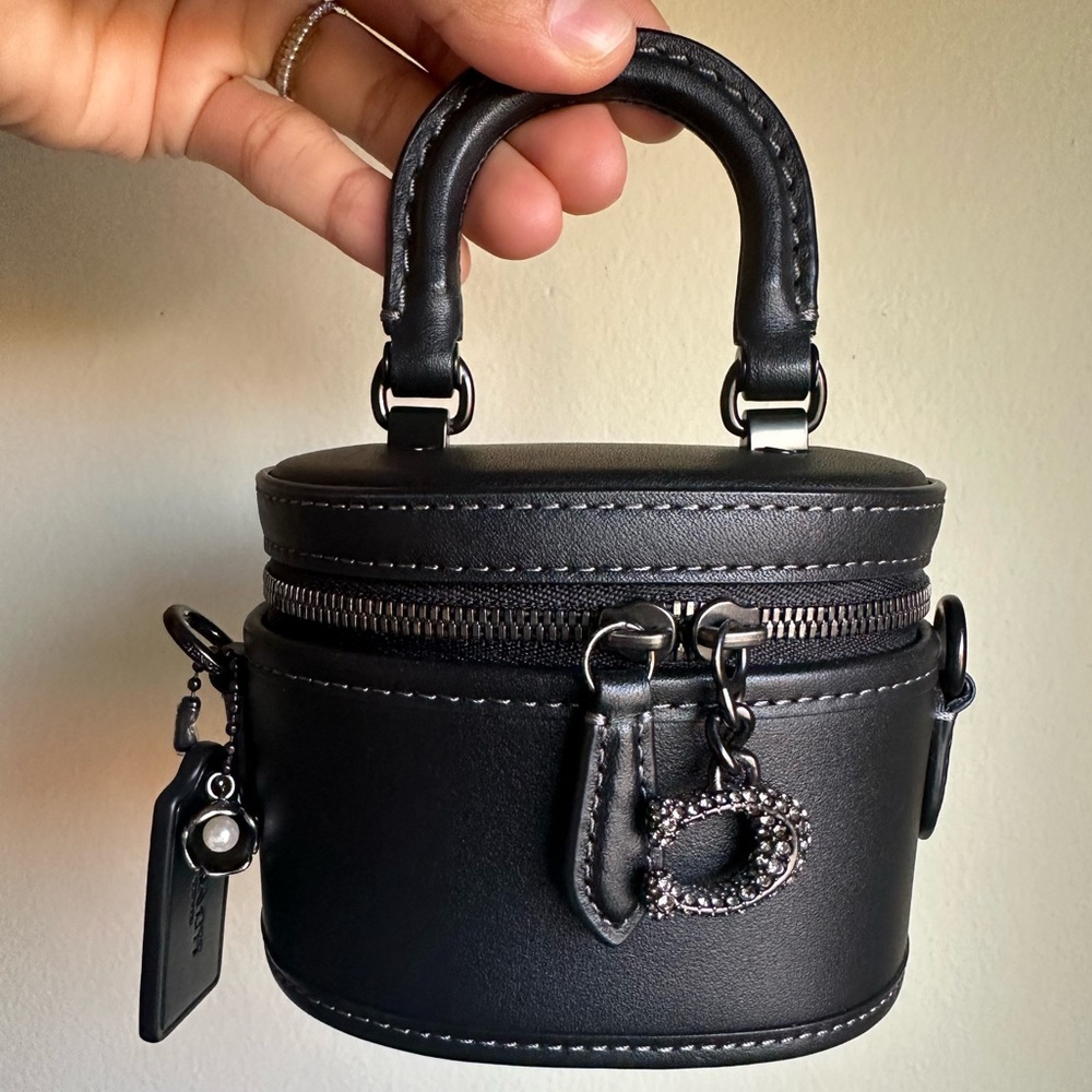 Coach Trail 12 - Overseas Exclusive